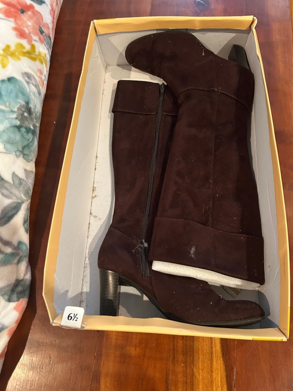 Women's Knee-High Suede Heeled Boots - Dark Brown